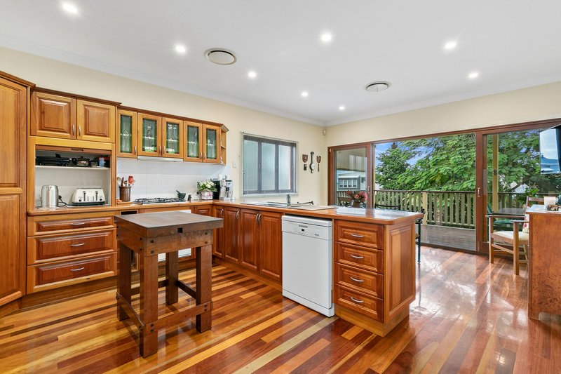 Photo - 24 Chestnut Street, Wynnum QLD 4178 - Image 6