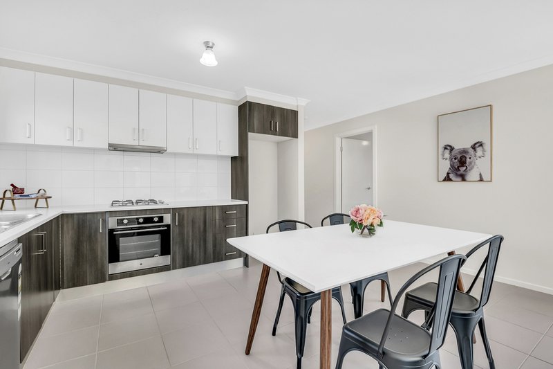 Photo - 24 Chettam Street, Epping VIC 3076 - Image 3