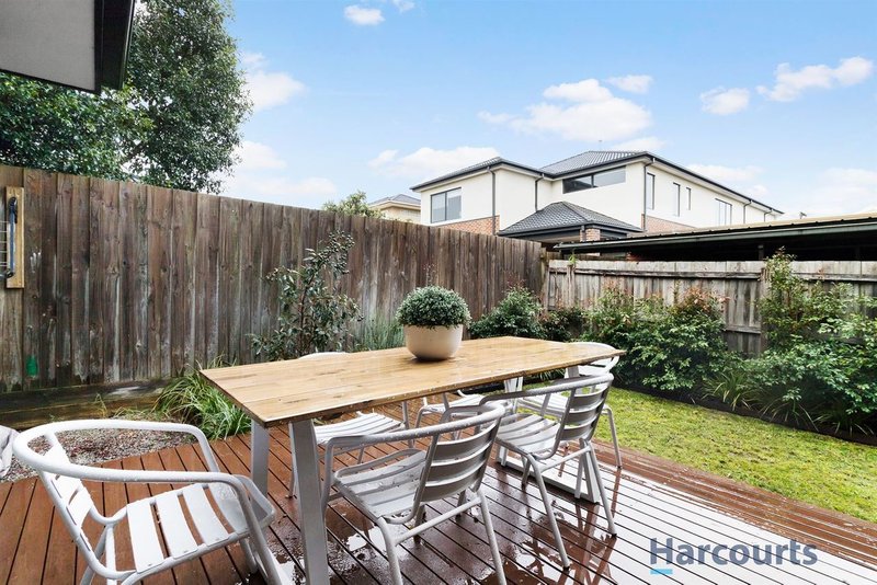 Photo - 2/4 Chivalry Avenue, Glen Waverley VIC 3150 - Image 8