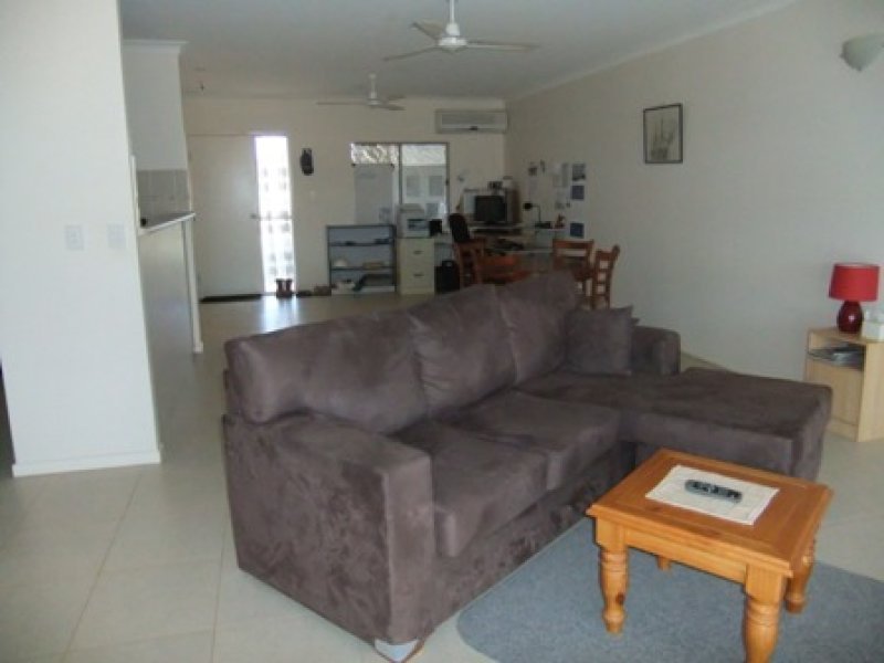 Photo - 2/4 Christie Avenue, Nanum QLD 4874 - Image 8