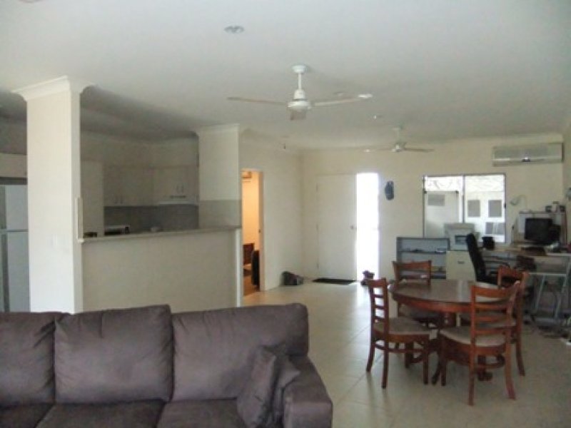 Photo - 2/4 Christie Avenue, Nanum QLD 4874 - Image 11