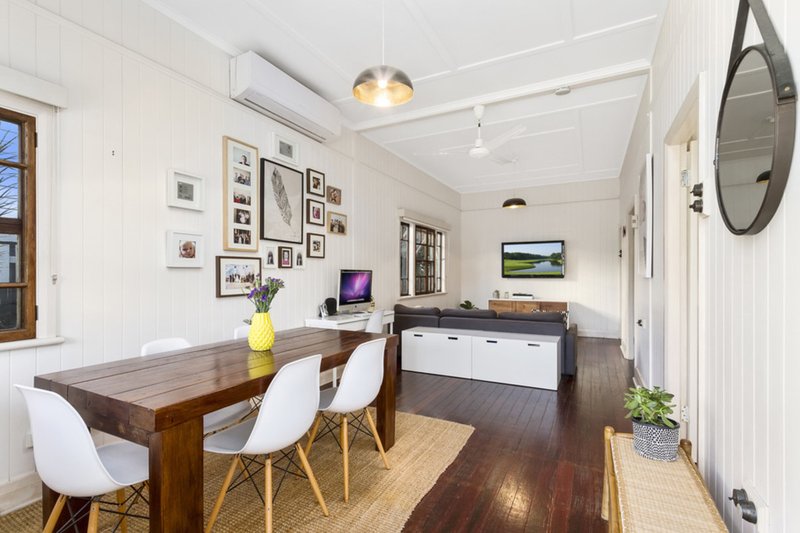 Photo - 24 Clam Street, Runaway Bay QLD 4216 - Image 3