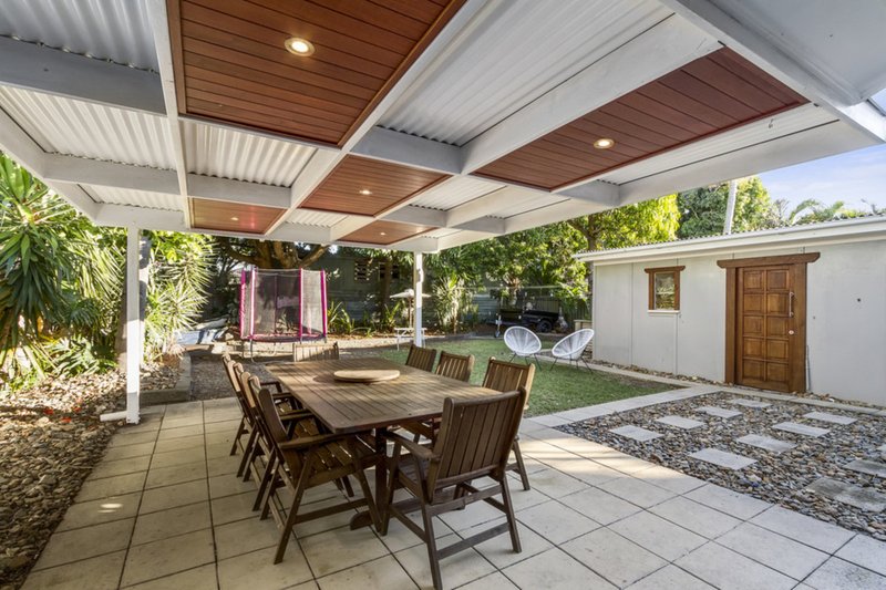 Photo - 24 Clam Street, Runaway Bay QLD 4216 - Image 11