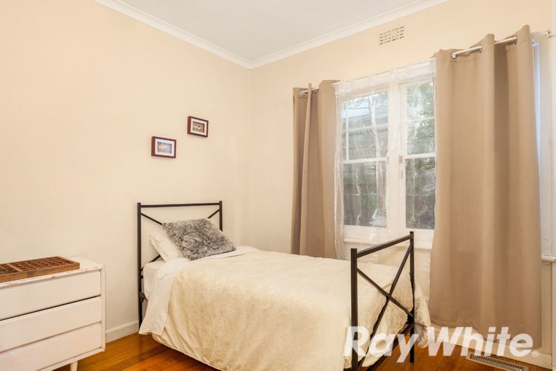 Photo - 24 Clanbrae Avenue, Burwood VIC 3125 - Image 8