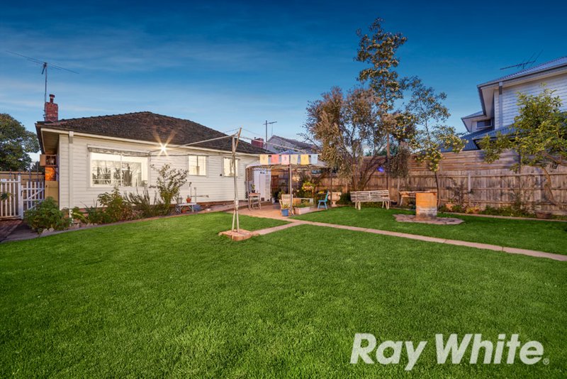 Photo - 24 Clanbrae Avenue, Burwood VIC 3125 - Image 10