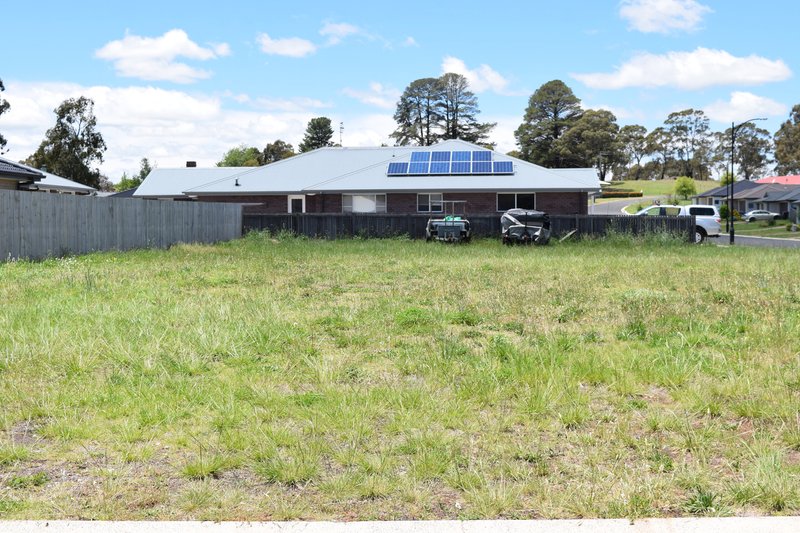 Photo - 24 Claret Ash Drive, Guyra NSW 2365 - Image 3