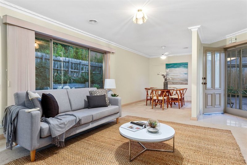 Photo - 2/4 Clematis Street, Glen Waverley VIC 3150 - Image 2