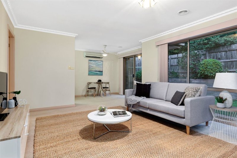 Photo - 2/4 Clematis Street, Glen Waverley VIC 3150 - Image 3