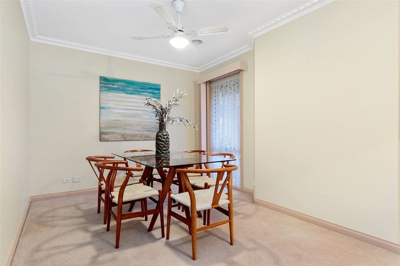 Photo - 2/4 Clematis Street, Glen Waverley VIC 3150 - Image 6