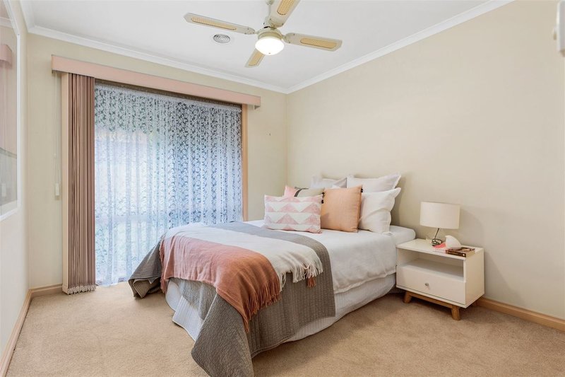 Photo - 2/4 Clematis Street, Glen Waverley VIC 3150 - Image 7