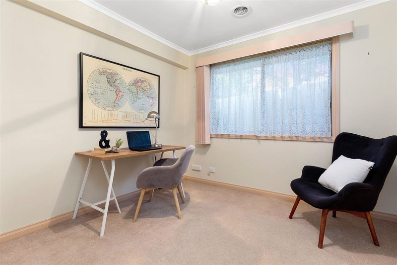 Photo - 2/4 Clematis Street, Glen Waverley VIC 3150 - Image 9