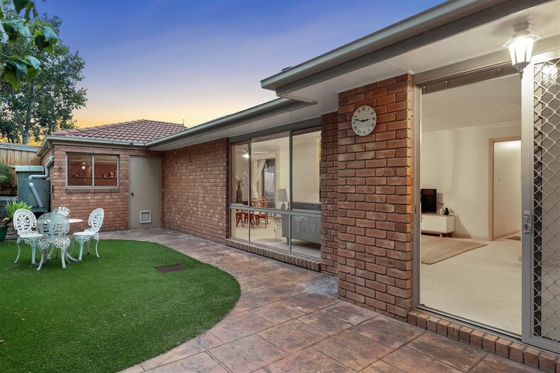 Photo - 2/4 Clematis Street, Glen Waverley VIC 3150 - Image 12