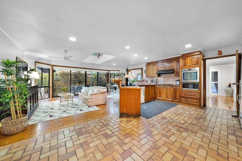 Photo - 24 Colchester Court, Keysborough VIC 3173 - Image 14