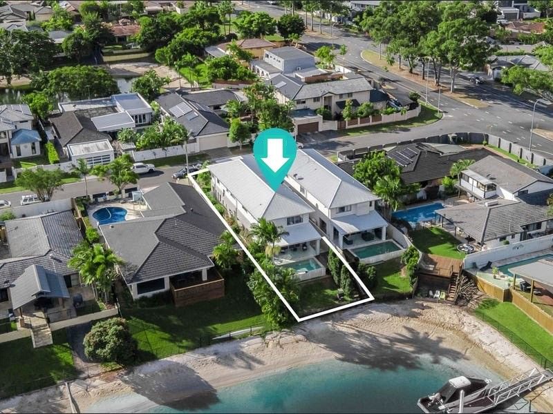 2/4 Coobowie St , Broadbeach Waters QLD 4218 Real Estate Industry