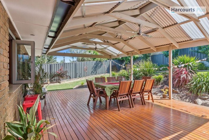 24 Coorabie Crescent, Hallett Cove SA 5158