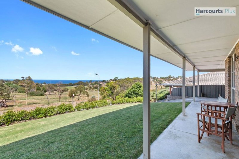 Photo - 24 Coorabie Crescent, Hallett Cove SA 5158 - Image 3