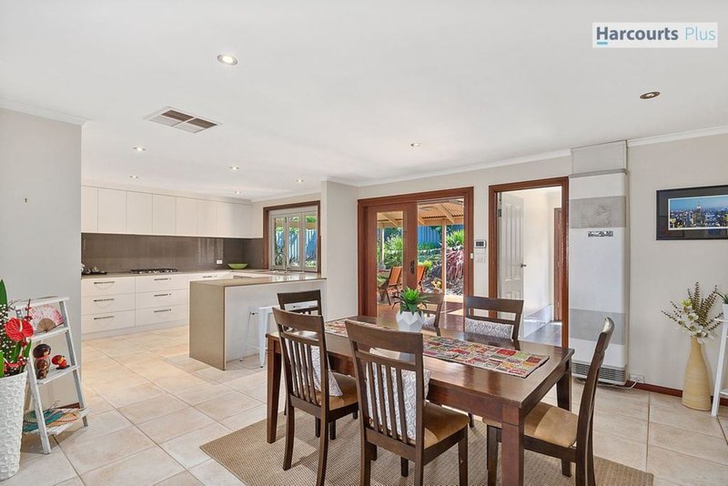 Photo - 24 Coorabie Crescent, Hallett Cove SA 5158 - Image 8