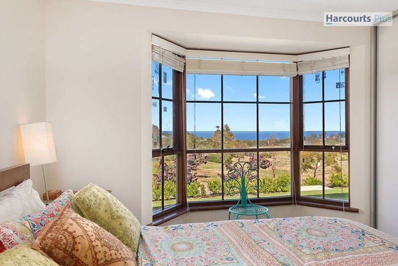 Photo - 24 Coorabie Crescent, Hallett Cove SA 5158 - Image 13