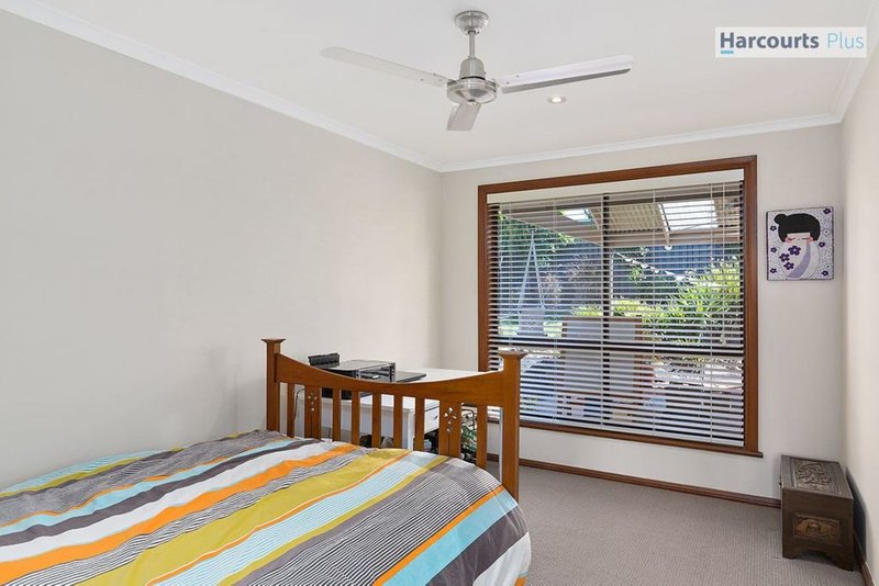 Photo - 24 Coorabie Crescent, Hallett Cove SA 5158 - Image 17