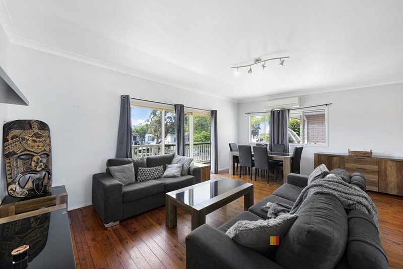 Photo - 24 Coraldeen Avenue, Gorokan NSW 2263 - Image 4