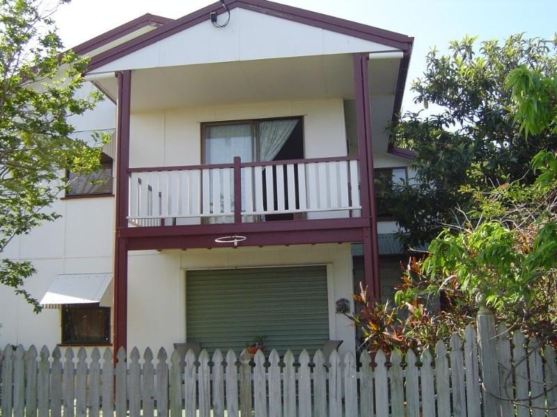 Photo - 24 Cowen St , Margate QLD 4019 - Image 2