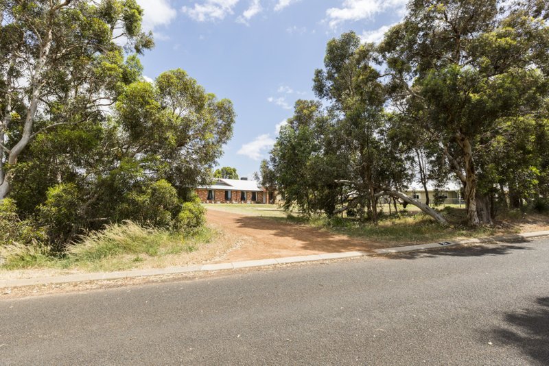 24 Crampton Road, Burekup WA 6227