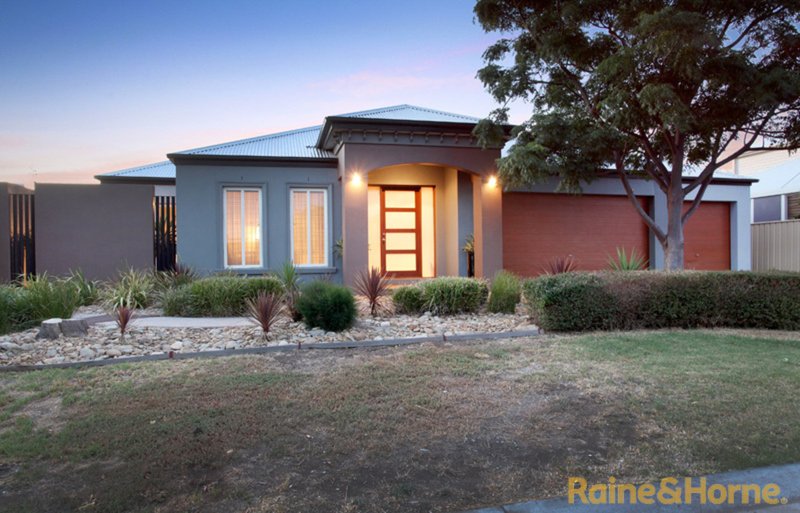 24 Cranwell Square, Caroline Springs VIC 3023