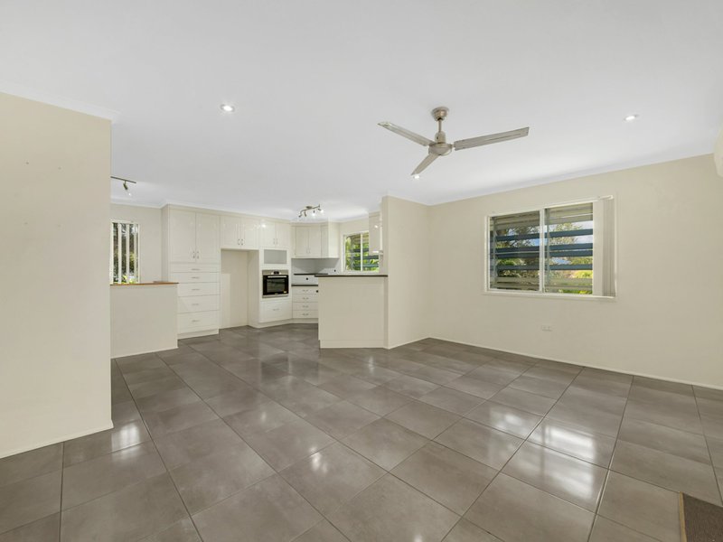 Photo - 24 Crest Avenue, Boyne Island QLD 4680 - Image 4