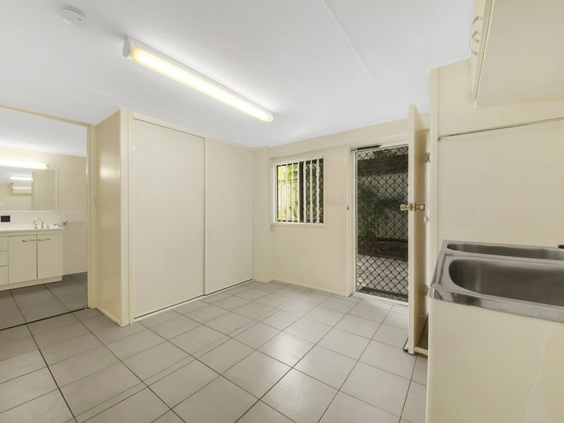 Photo - 24 Crest Avenue, Boyne Island QLD 4680 - Image 12