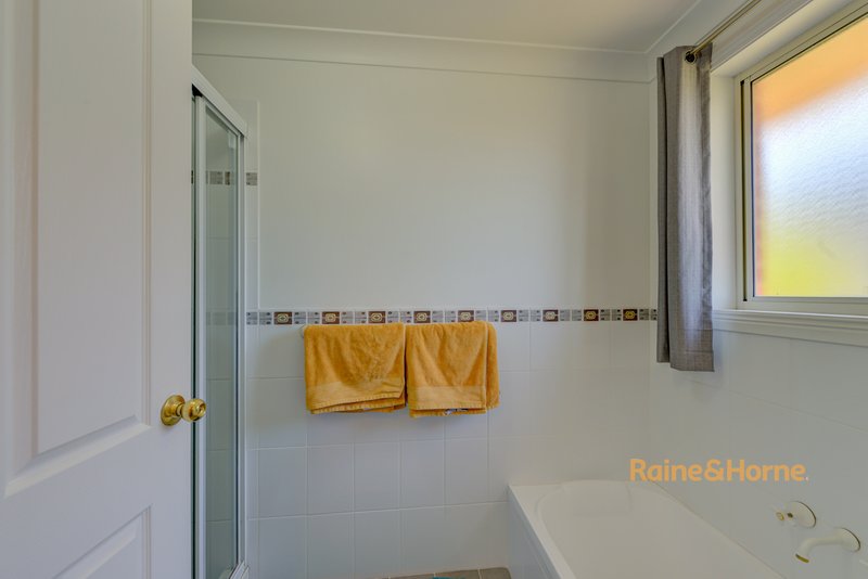 Photo - 24 Croydon Avenue, Tamworth NSW 2340 - Image 11