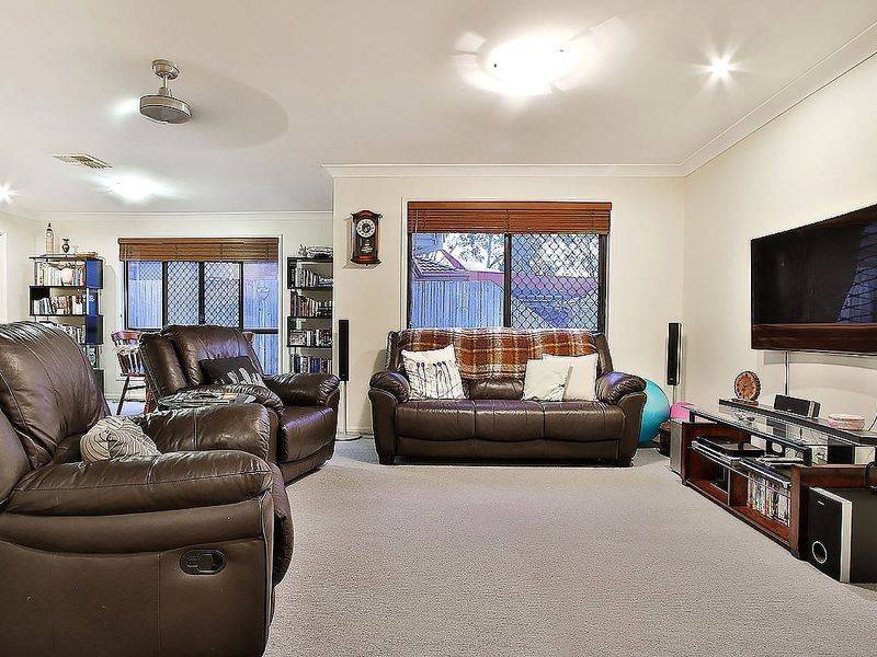 Photo - 24 Curlew Place, Riverhills QLD 4074 - Image 5