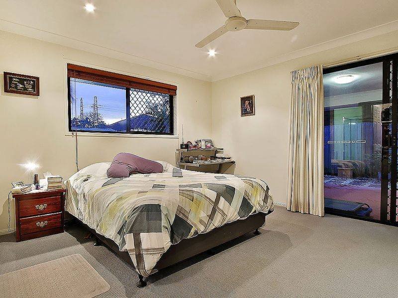 Photo - 24 Curlew Place, Riverhills QLD 4074 - Image 10