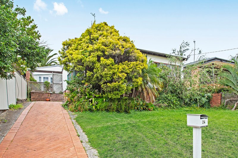 24 Curzon Avenue, Bateau Bay NSW 2261