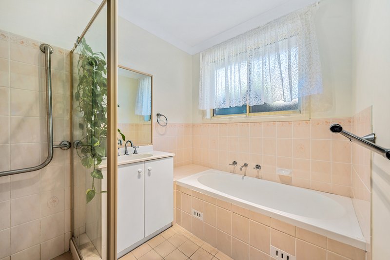 Photo - 24 Daintree Drive, Wattle Grove NSW 2173 - Image 6