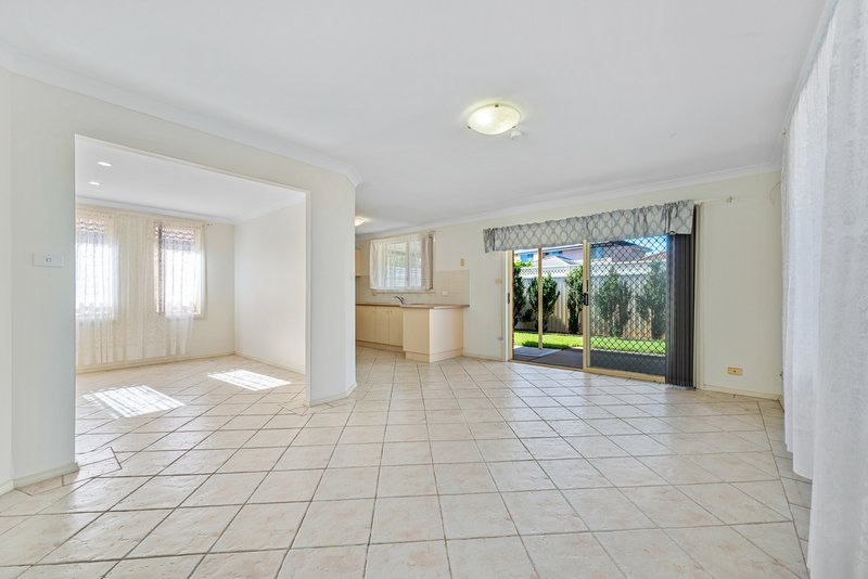 Photo - 24 Daintree Drive, Wattle Grove NSW 2173 - Image 9