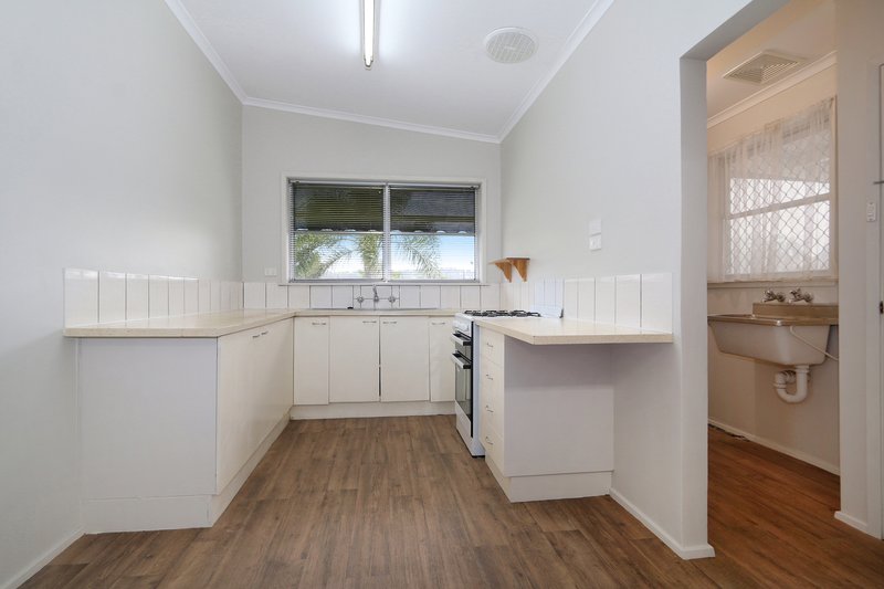 Photo - 24 Dalgleish Street, Wodonga VIC 3690 - Image 4