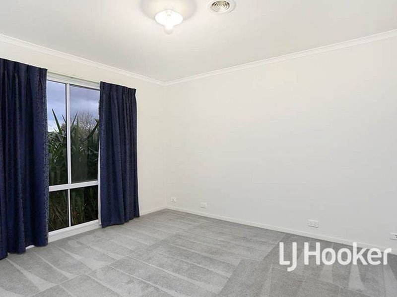 Photo - 24 Dalkeith Drive, Point Cook VIC 3030 - Image 7