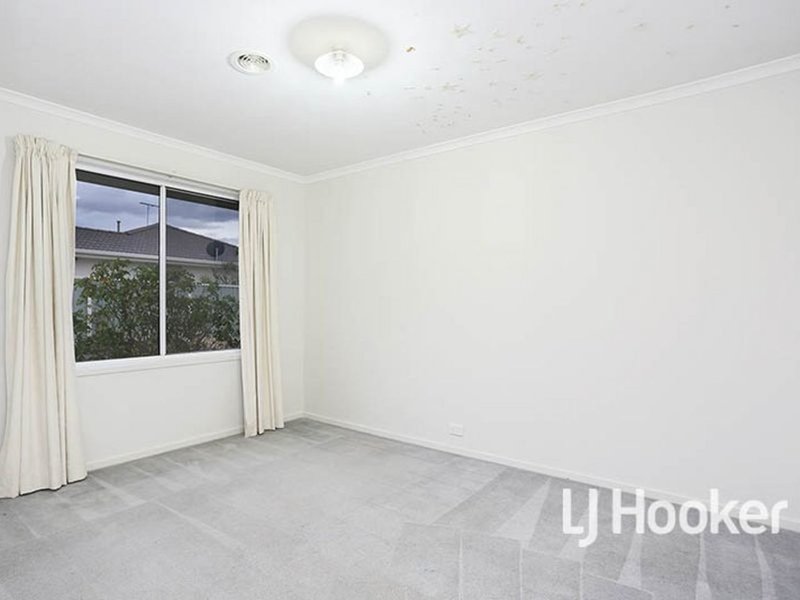 Photo - 24 Dalkeith Drive, Point Cook VIC 3030 - Image 10