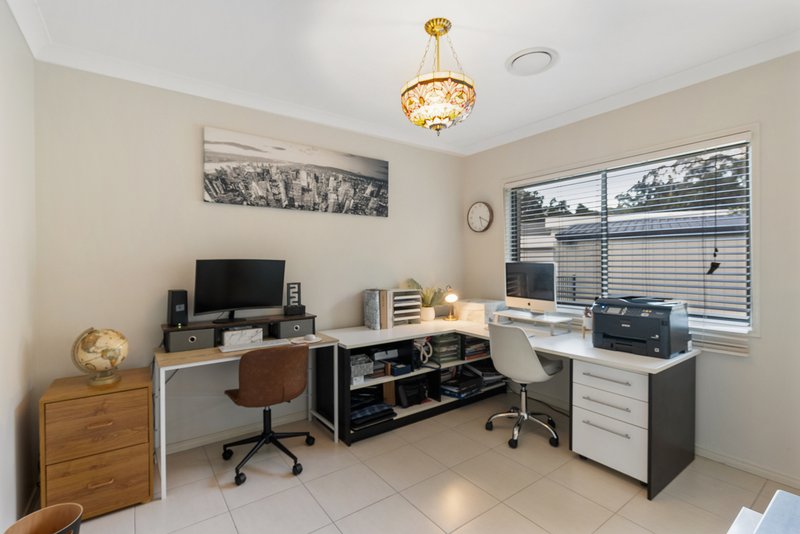 Photo - 24 Dana Street, Cashmere QLD 4500 - Image 19