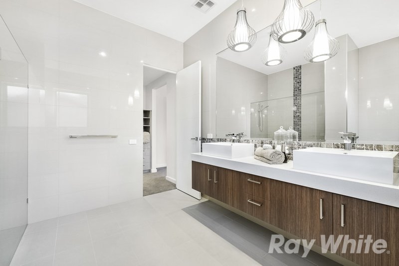 Photo - 24 Danien Street, Glen Waverley VIC 3150 - Image 8