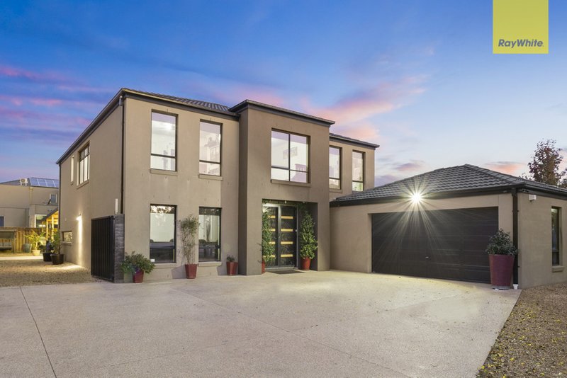 24 Darlinghurst Place, Taylors Hill VIC 3037