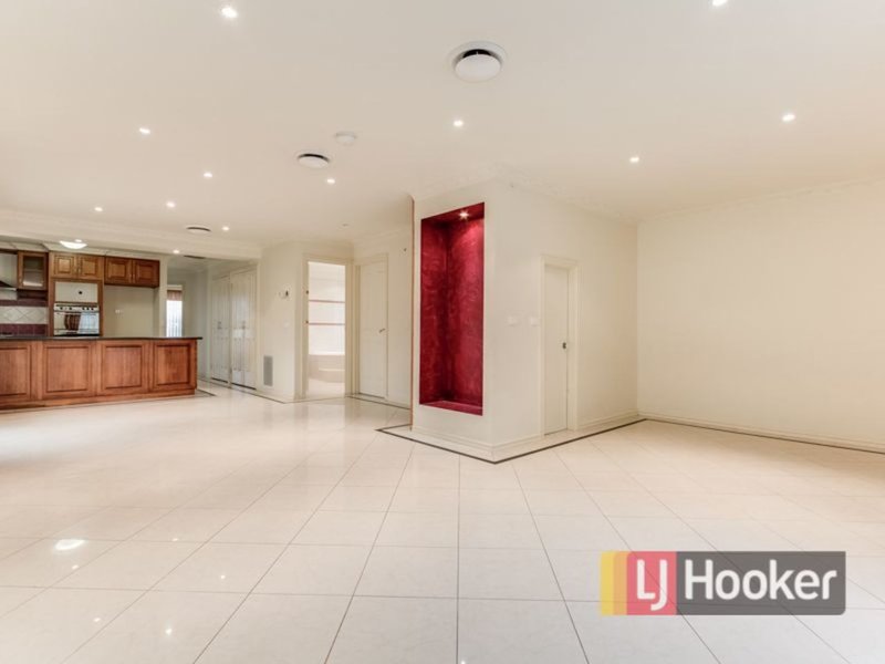 Photo - 24 Denham Crescent, Cranbourne North VIC 3977 - Image 8