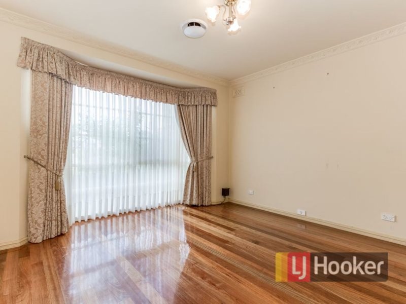 Photo - 24 Denham Crescent, Cranbourne North VIC 3977 - Image 13