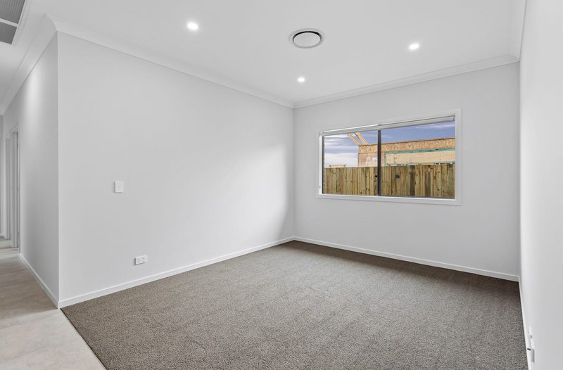 Photo - 24 Desert Road, Greenbank QLD 4124 - Image 11