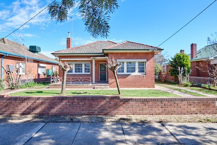 24 Docker Street, Wagga Wagga NSW 2650