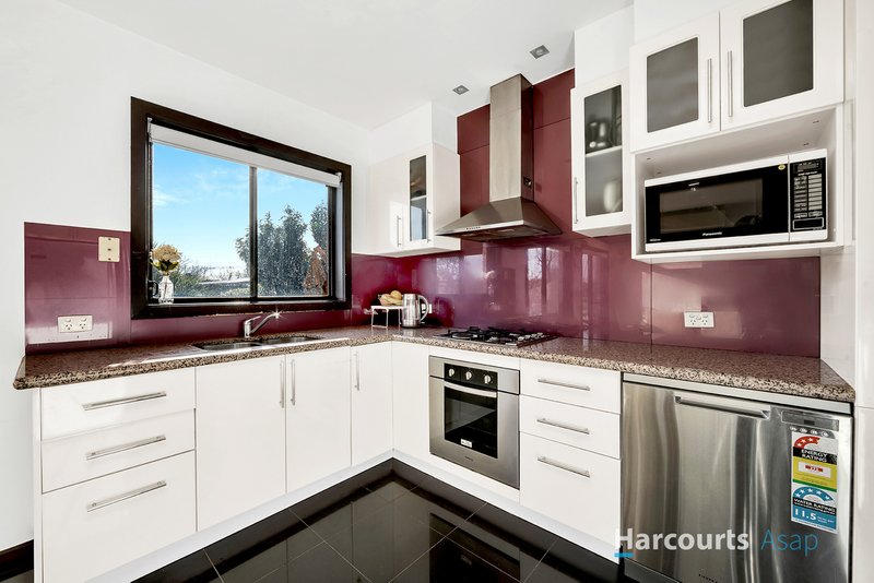 Photo - 2/4 Doonbrae Avenue, Noble Park North VIC 3174 - Image 2