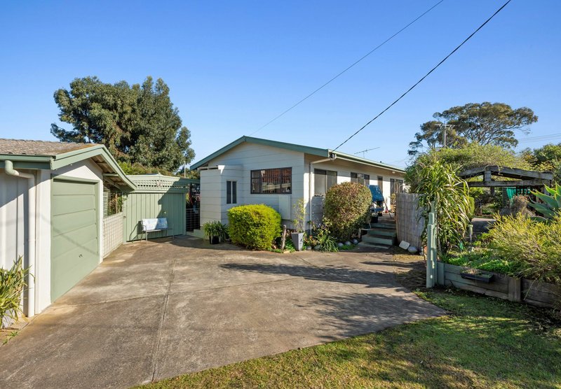 Photo - 24 Doongara Avenue, St Leonards VIC 3223 - Image 11