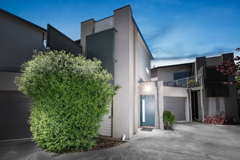 2/4 Dora Avenue, Blackburn VIC 3130