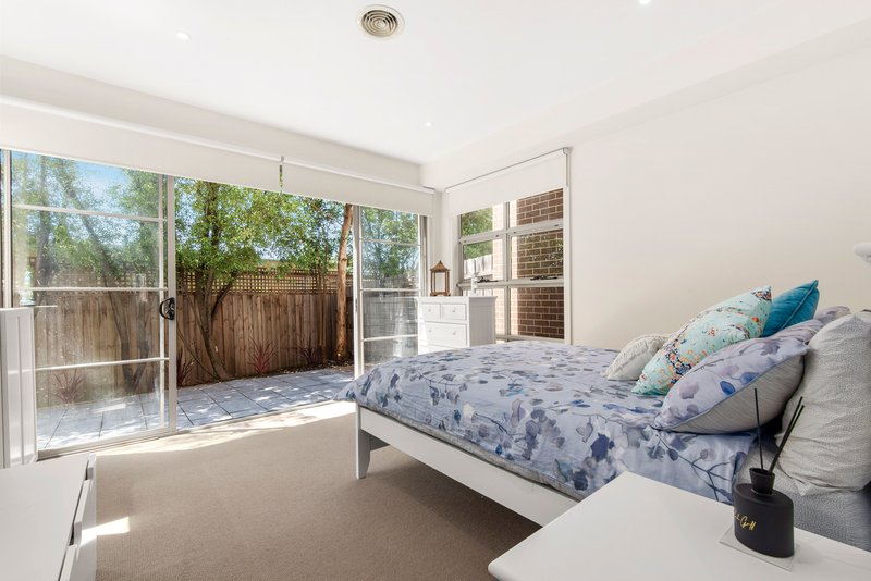 Photo - 2/4 Dora Avenue, Blackburn VIC 3130 - Image 5