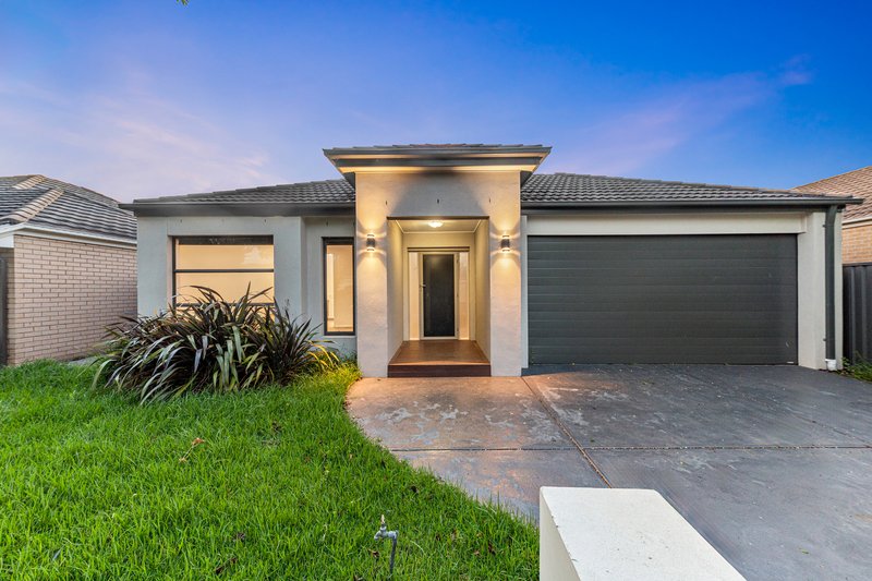 24 Downing Square, Pakenham VIC 3810